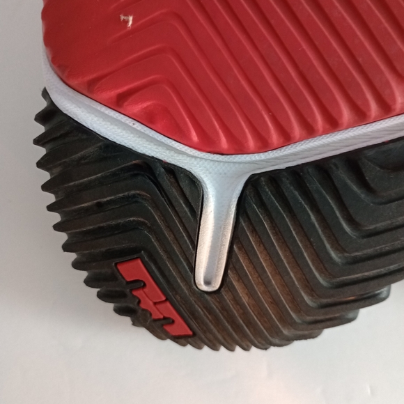 LeBron XVI SB 'Remix' - Picture 9 of 10